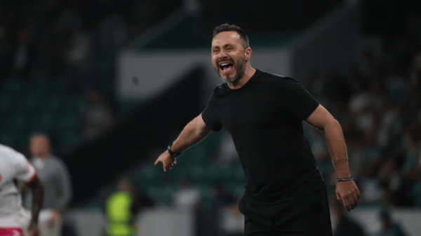 嗨牛股票 德泽尔比: 这裁判就不配吹欧冠;孔蒂10人作战欧冠都输2-6啊